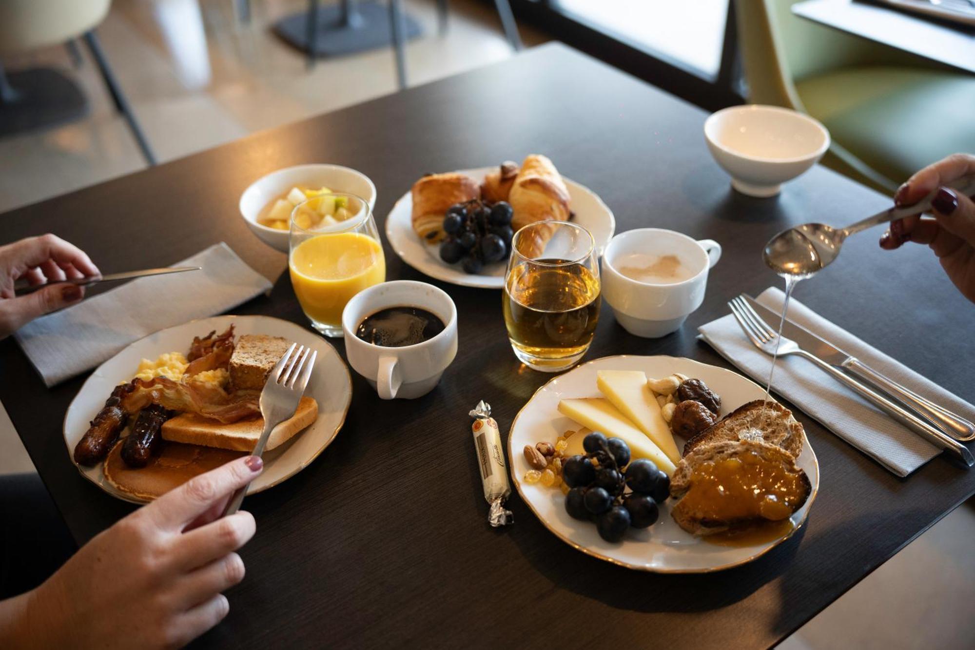 Hotel Mercure Auxerre Autoroute Du Soleil 4*